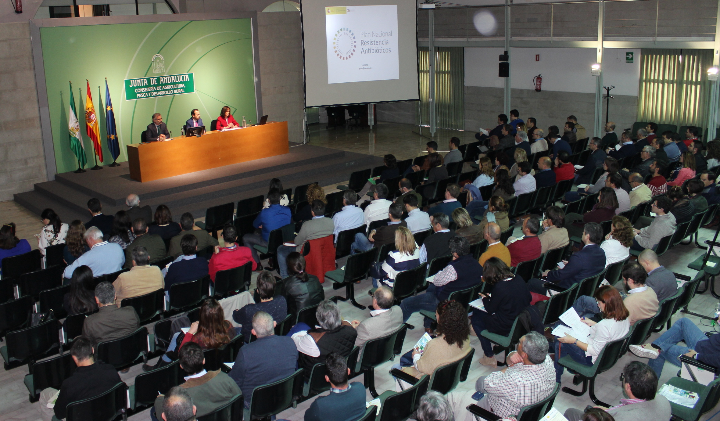 Jornada de profesionales veterinarios sobre la lucha contra la resistencia a los antibióticos