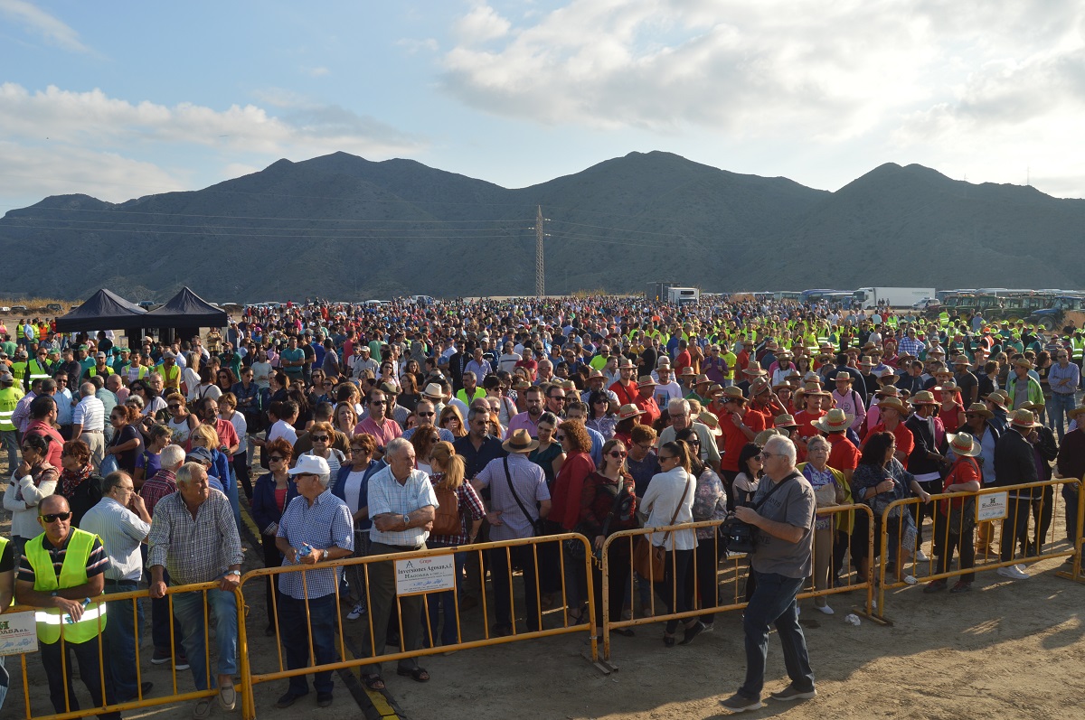 Miles de regantes del Almanzora exigen garantía de agua a un precio justo