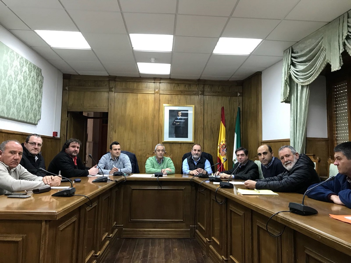 El delegado de Agricultura  da a conocer al alcalde de Dalías las ayudas de la Junta dentro del Plan de Desarrollo Rural 2014-20