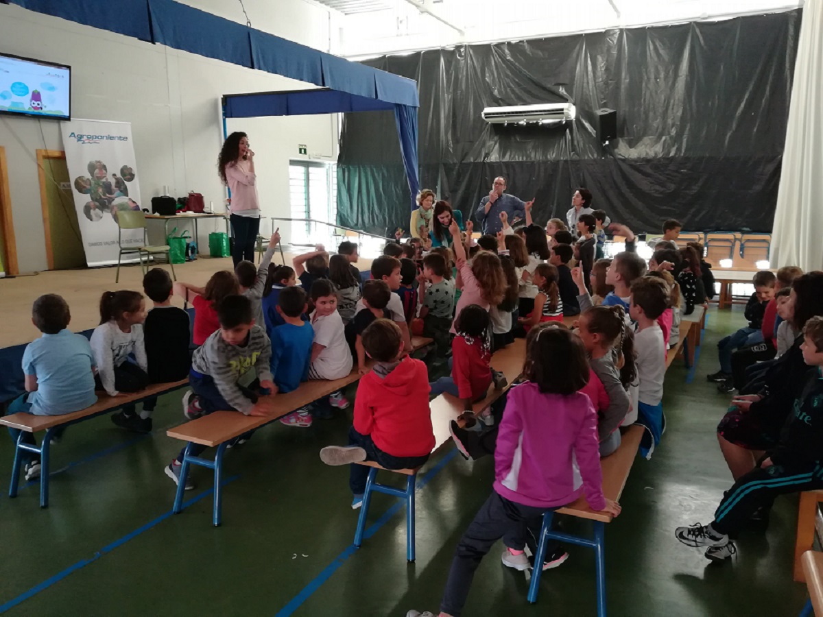 Grupo Agroponiente participa en la acción formativa ‘Coexplay’, de Coexphal, visitando el CEIP Mar Mediterráneo de Almería