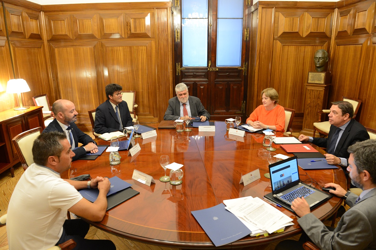 Luis Planas se reúne con la Federación Nacional de Cofradías de Pescadores