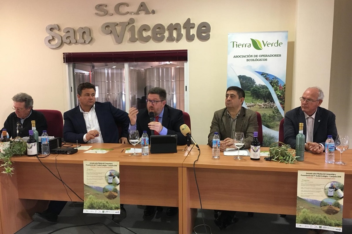 Sánchez Haro anima a la producción ecológica de aceite de oliva como estrategia para «crecer y aportar valor añadido»