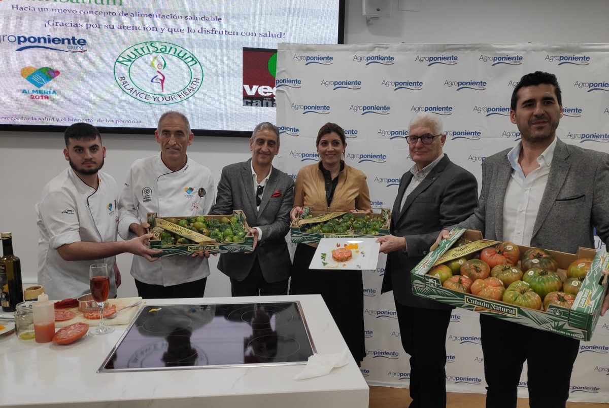 Grupo Agroponiente y ‘Almería 2019’ reúnen a medio centenar de personas en una cata de tomates de sabor