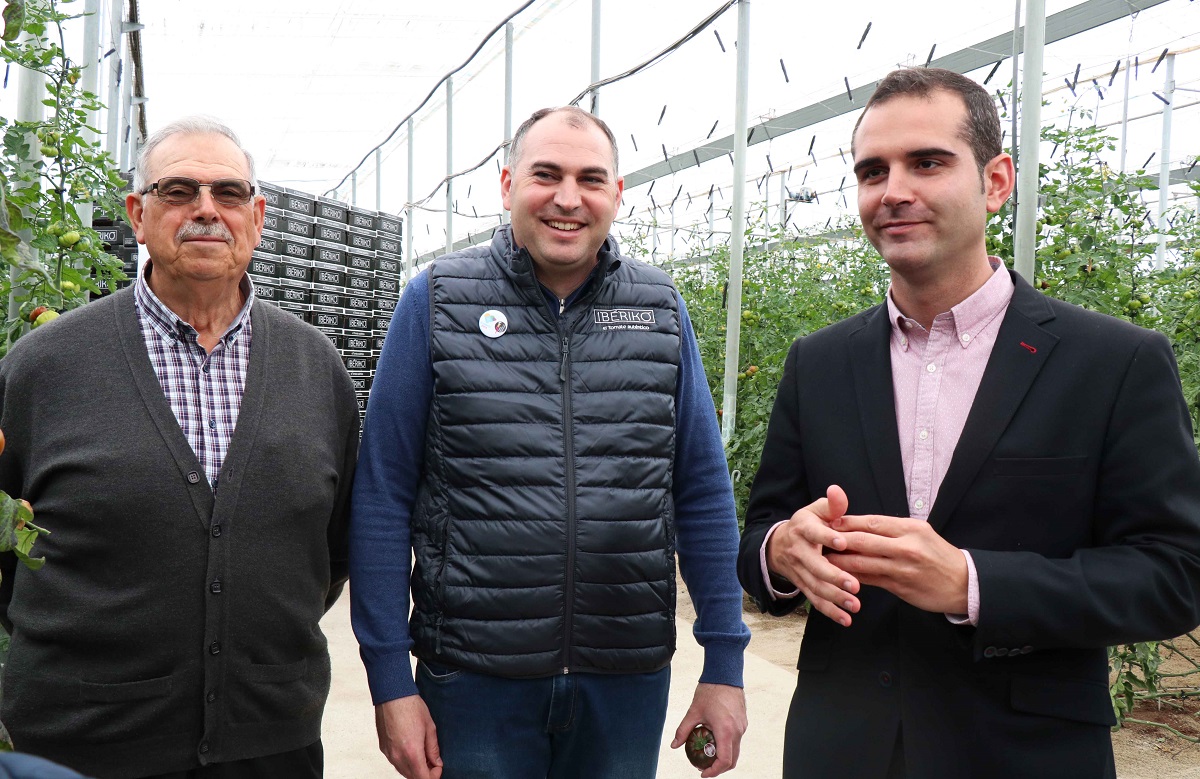 Tomate Ibériko celebra una cata en la finca para conmemorar la capitalidad gastronómica