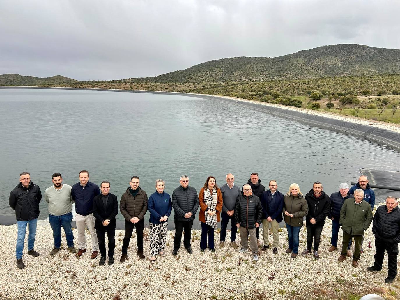 Carmen Crespo realiza una visita técnica al proyecto de modernización del riego en Lugros y Guadix