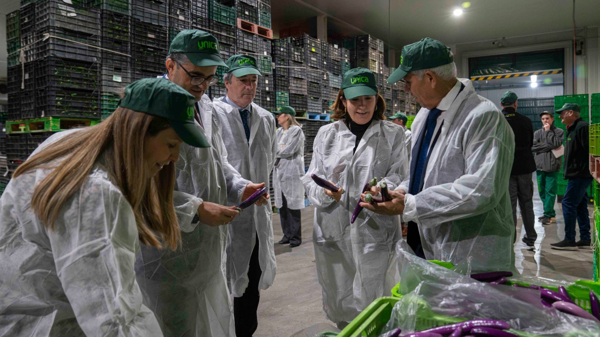 Visita de la consejera de Empleo a las instalaciones de El Grupo en Castell de Ferro